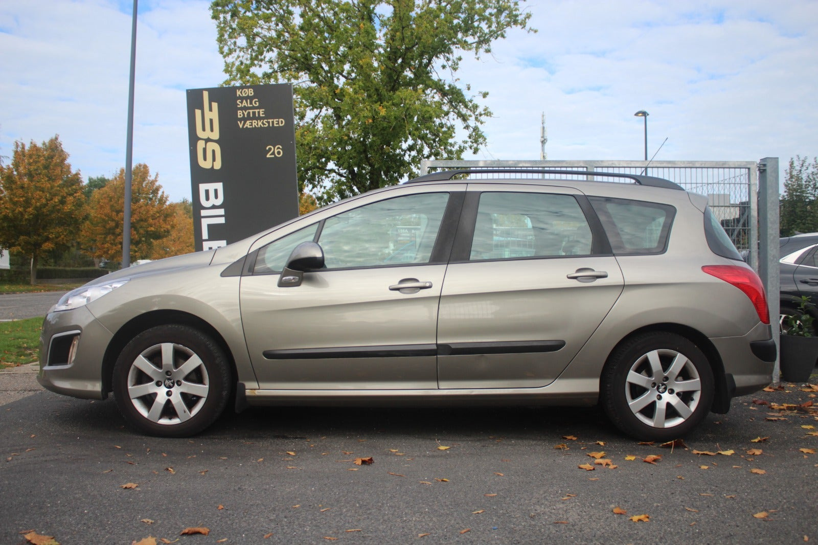 Orange Peugeot 308 fra 2012