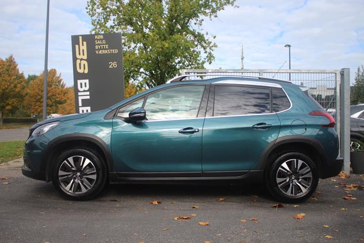Turquoise Peugeot 2008 fra 2018