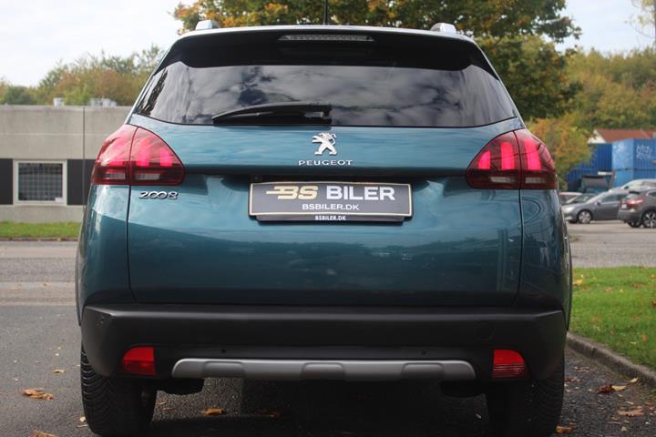Turquoise Peugeot 2008 fra 2018