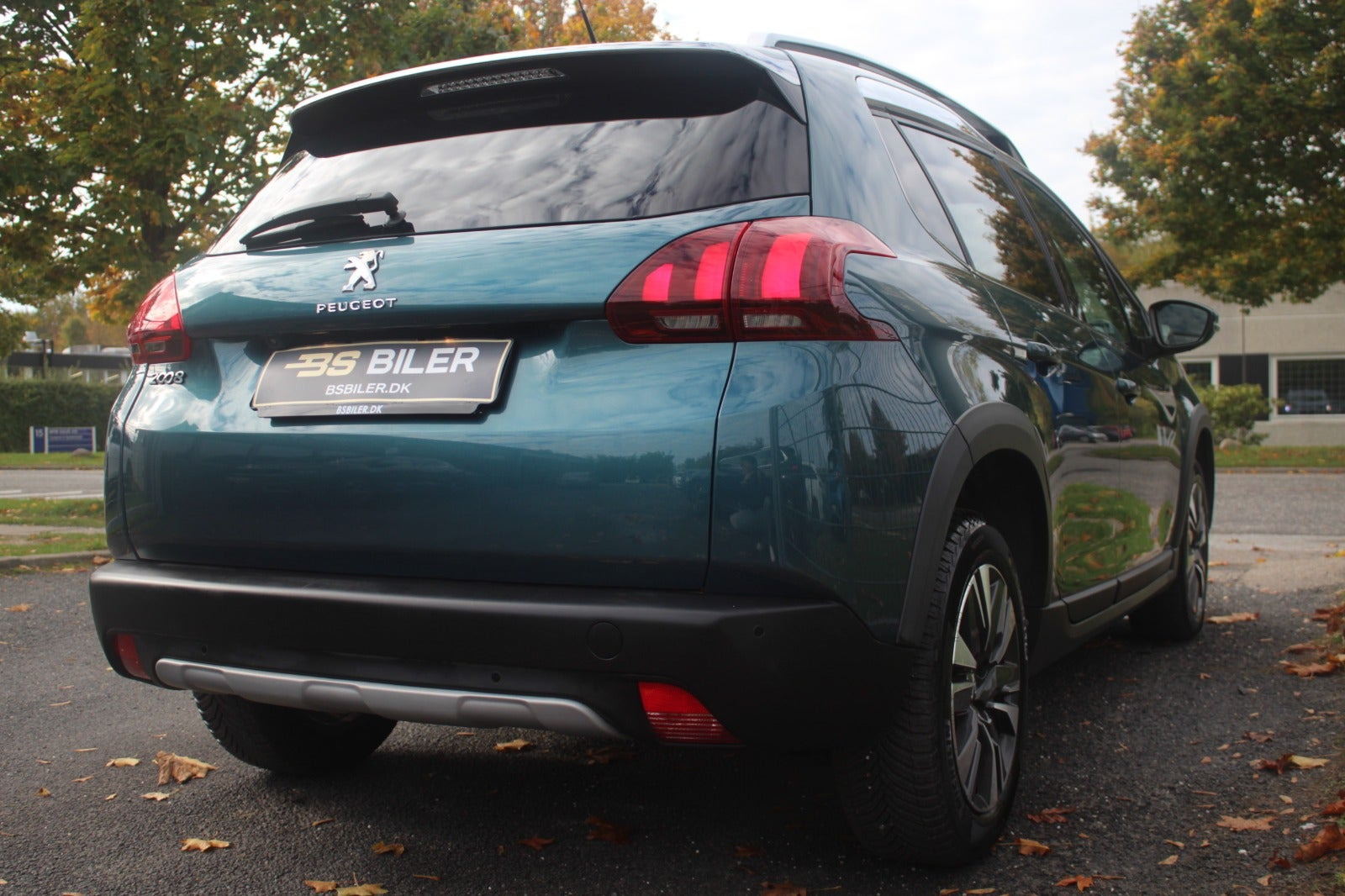 Turquoise Peugeot 2008 fra 2018