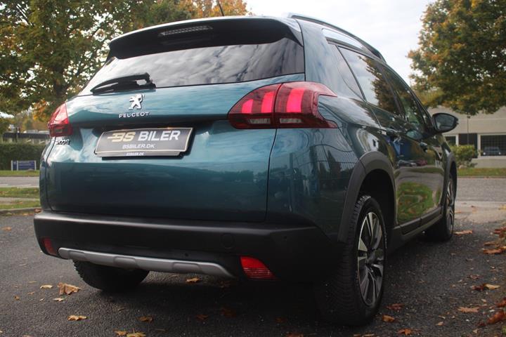 Turquoise Peugeot 2008 fra 2018