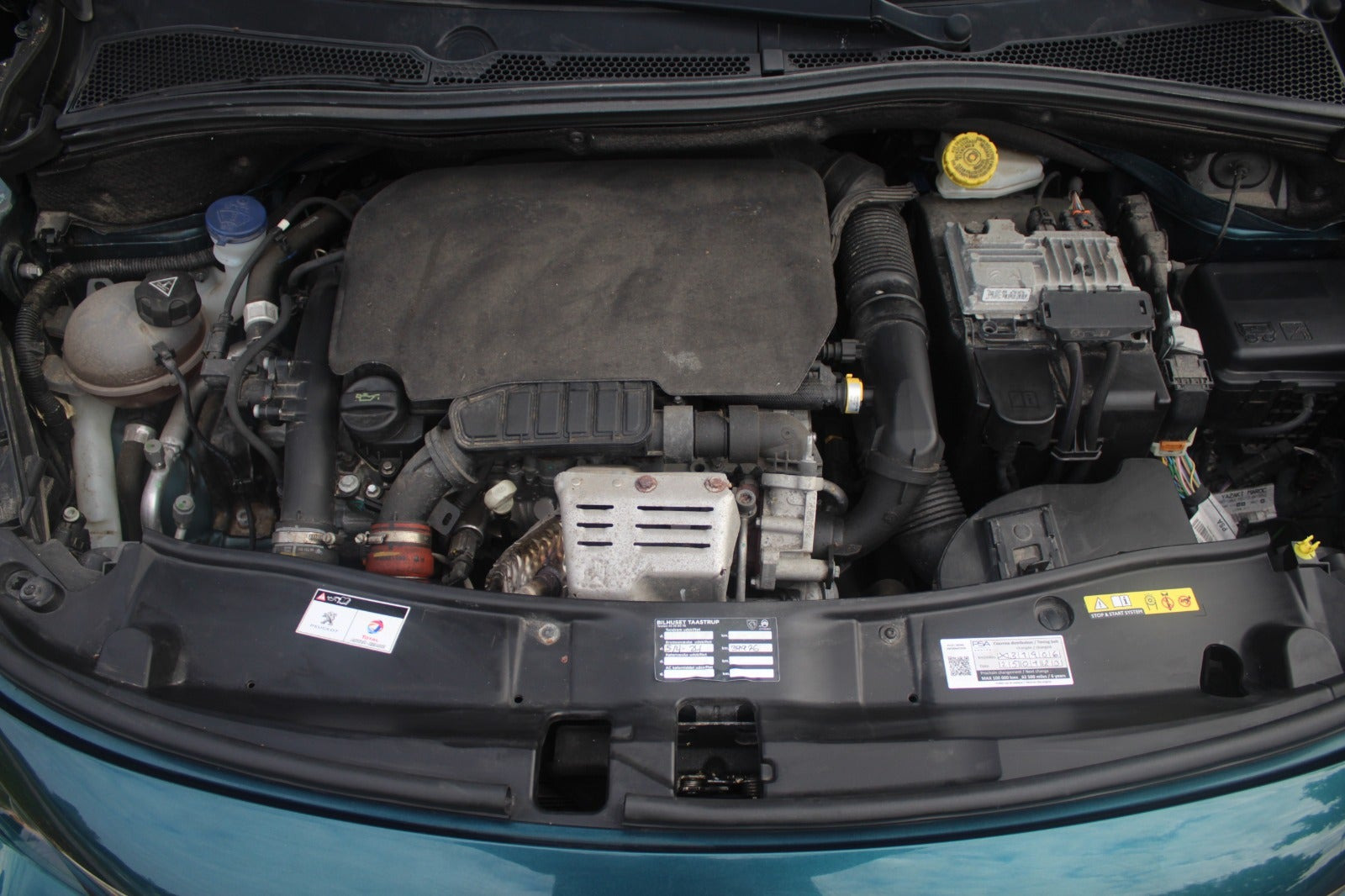 Turquoise Peugeot 2008 fra 2018