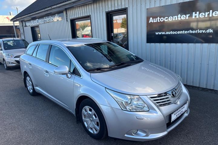 Sølv Toyota Avensis fra 2009