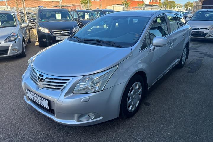 Sølv Toyota Avensis fra 2009