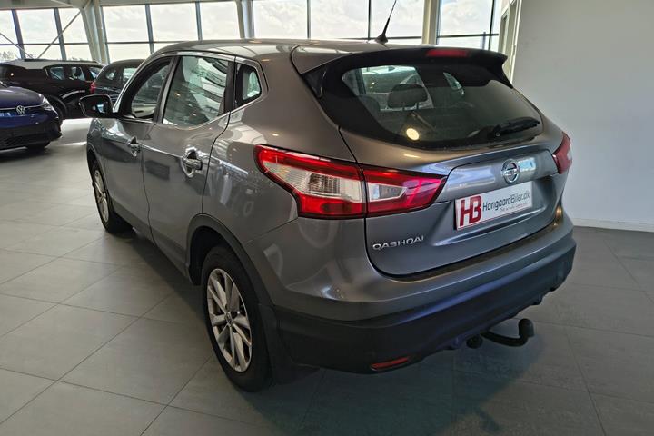 Grå Nissan Qashqai fra 2016