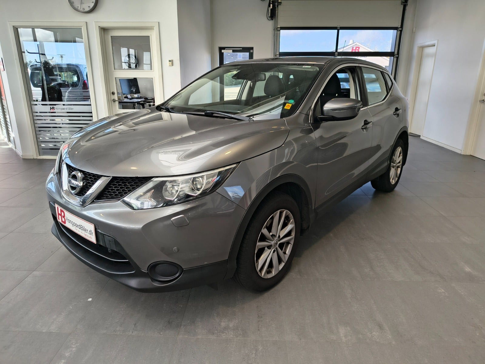 Grå Nissan Qashqai fra 2016