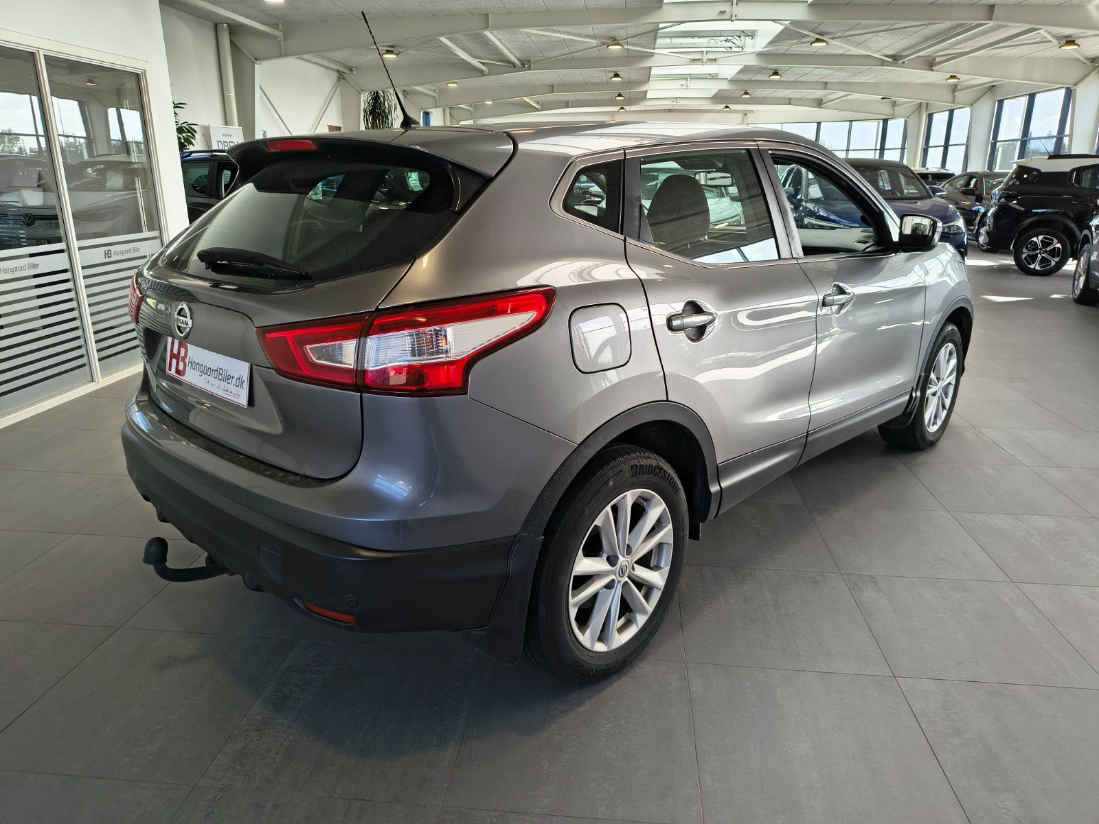 Grå Nissan Qashqai fra 2016