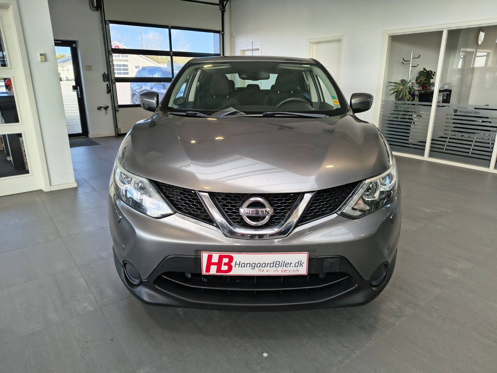 Grå Nissan Qashqai fra 2016