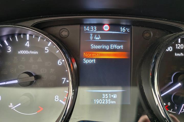 Grå Nissan Qashqai fra 2016