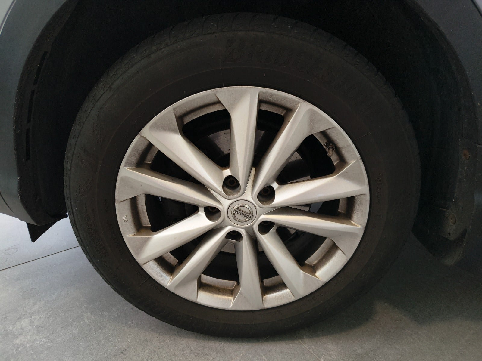 Grå Nissan Qashqai fra 2016