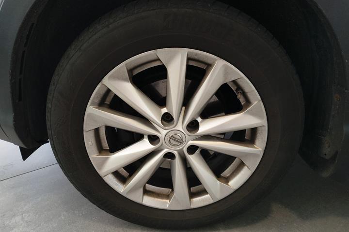 Grå Nissan Qashqai fra 2016