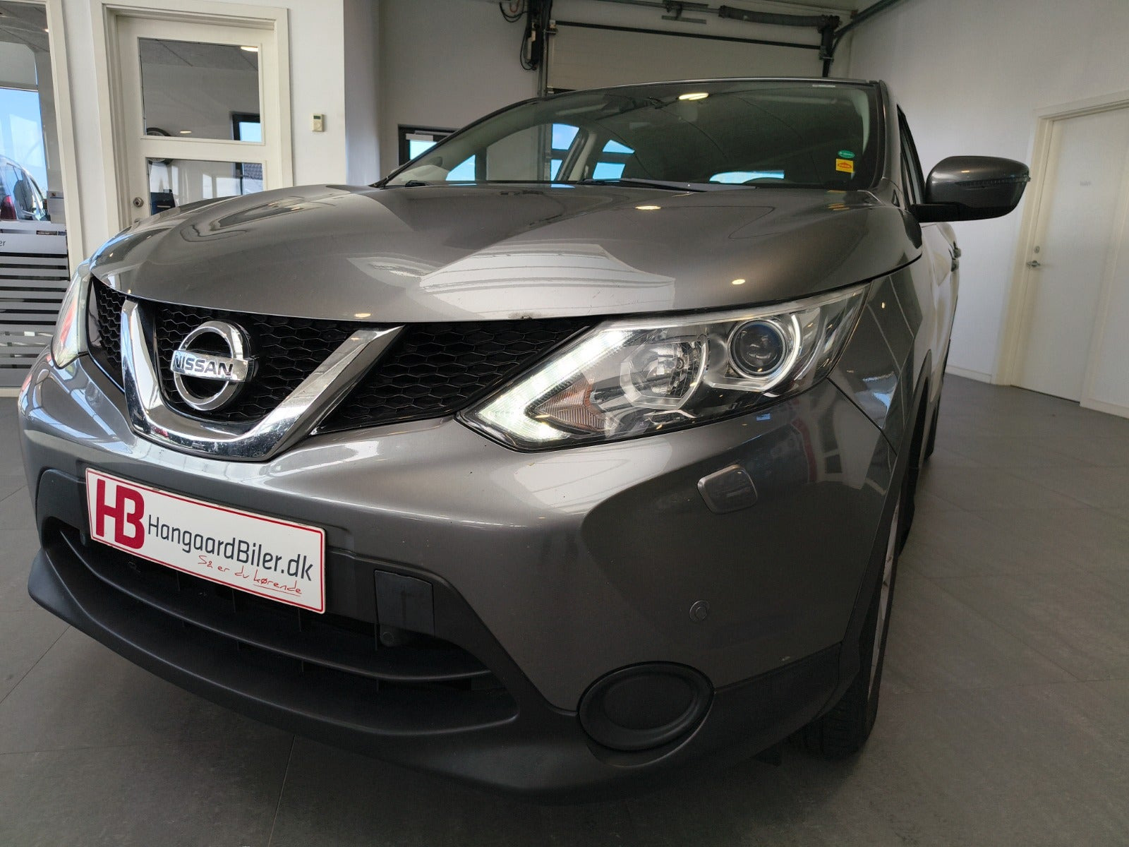 Grå Nissan Qashqai fra 2016