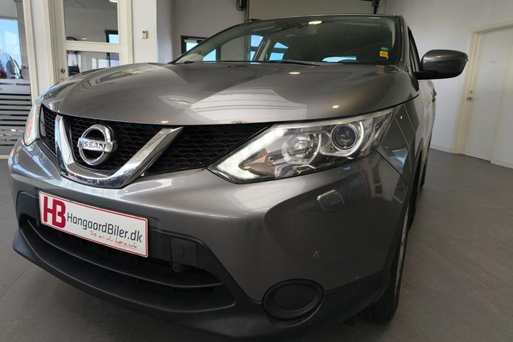 Grå Nissan Qashqai fra 2016