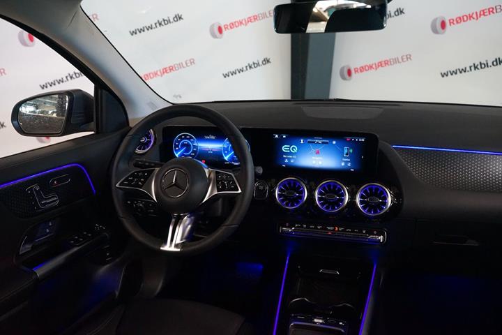 Grå Mercedes EQB250+ fra 2025