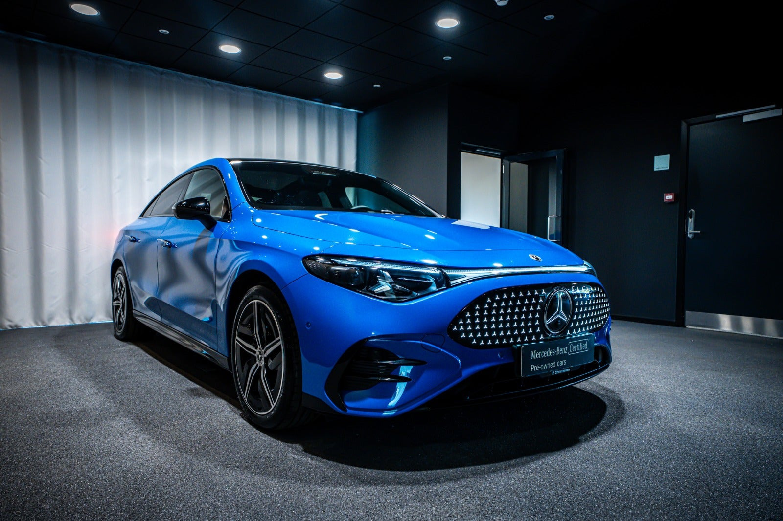 Blå Mercedes CLA250+ fra 2025