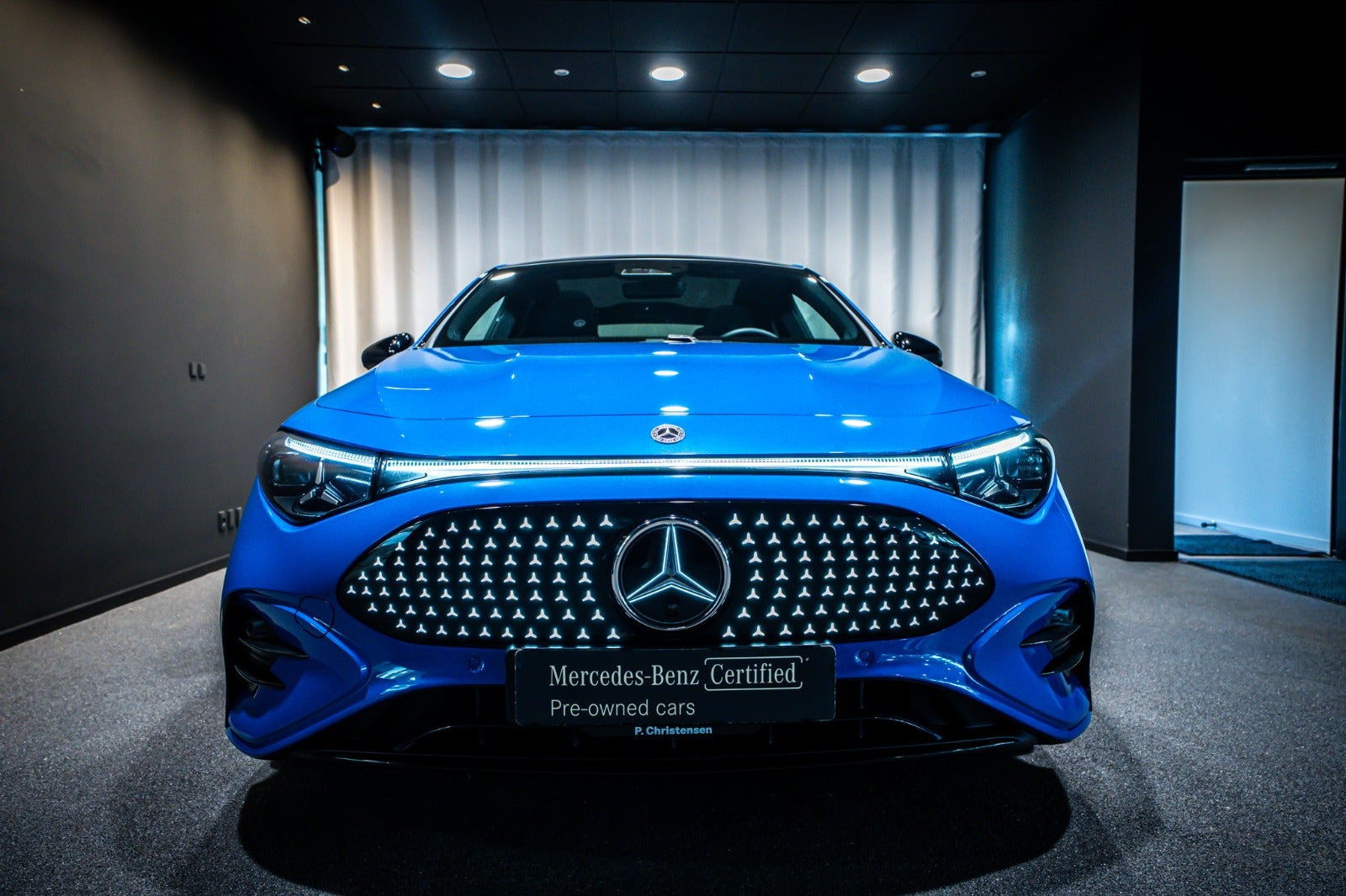 Blå Mercedes CLA250+ fra 2025