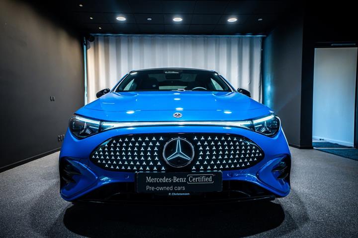 Blå Mercedes CLA250+ fra 2025