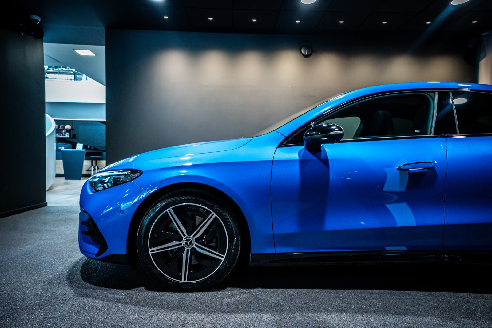 Blå Mercedes CLA250+ fra 2025