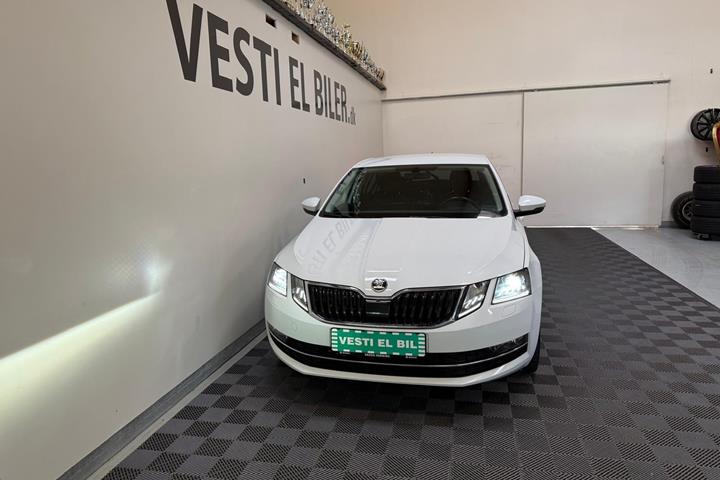 Hvid Skoda Octavia fra 2019