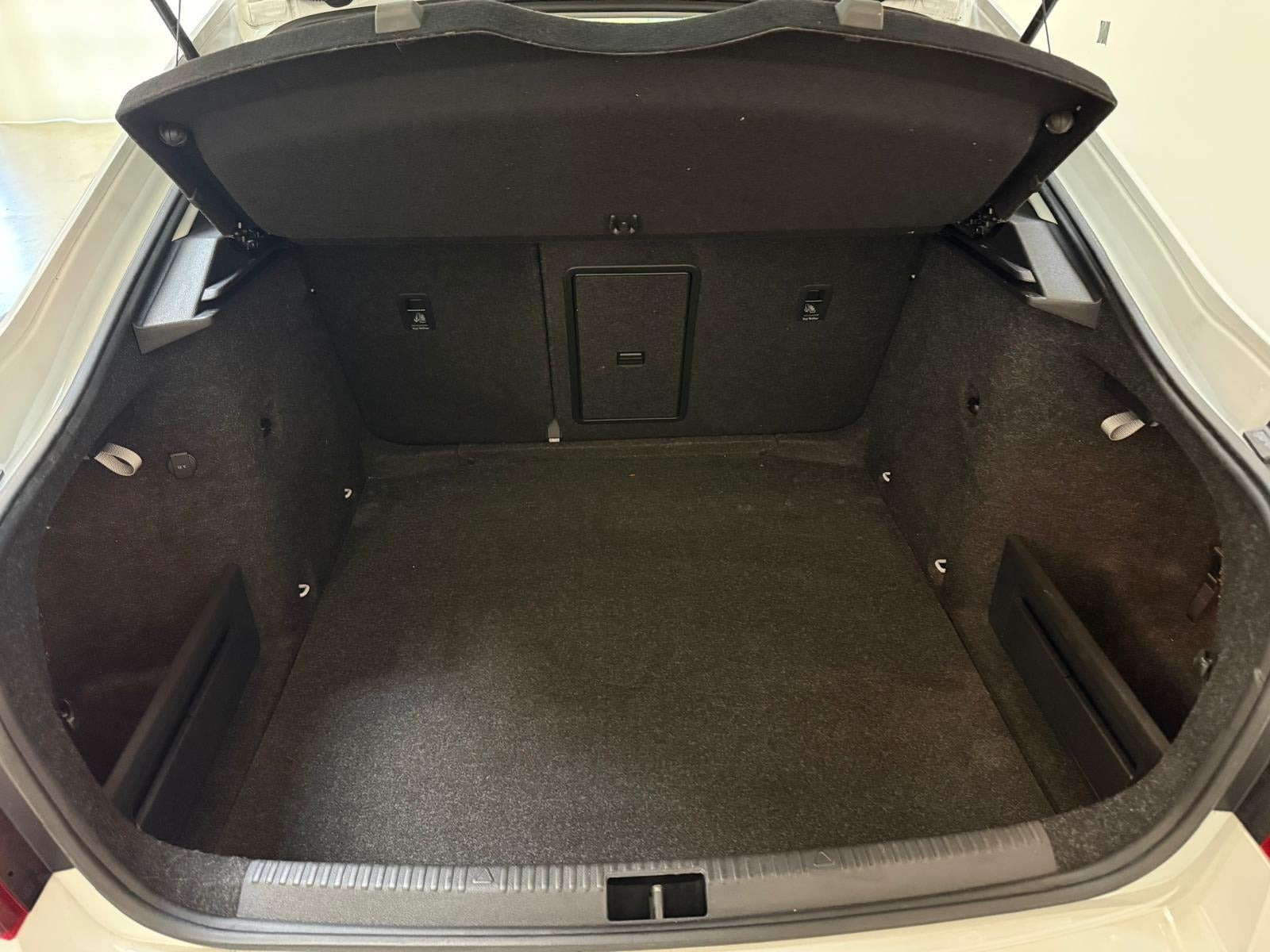 Hvid Skoda Octavia fra 2019