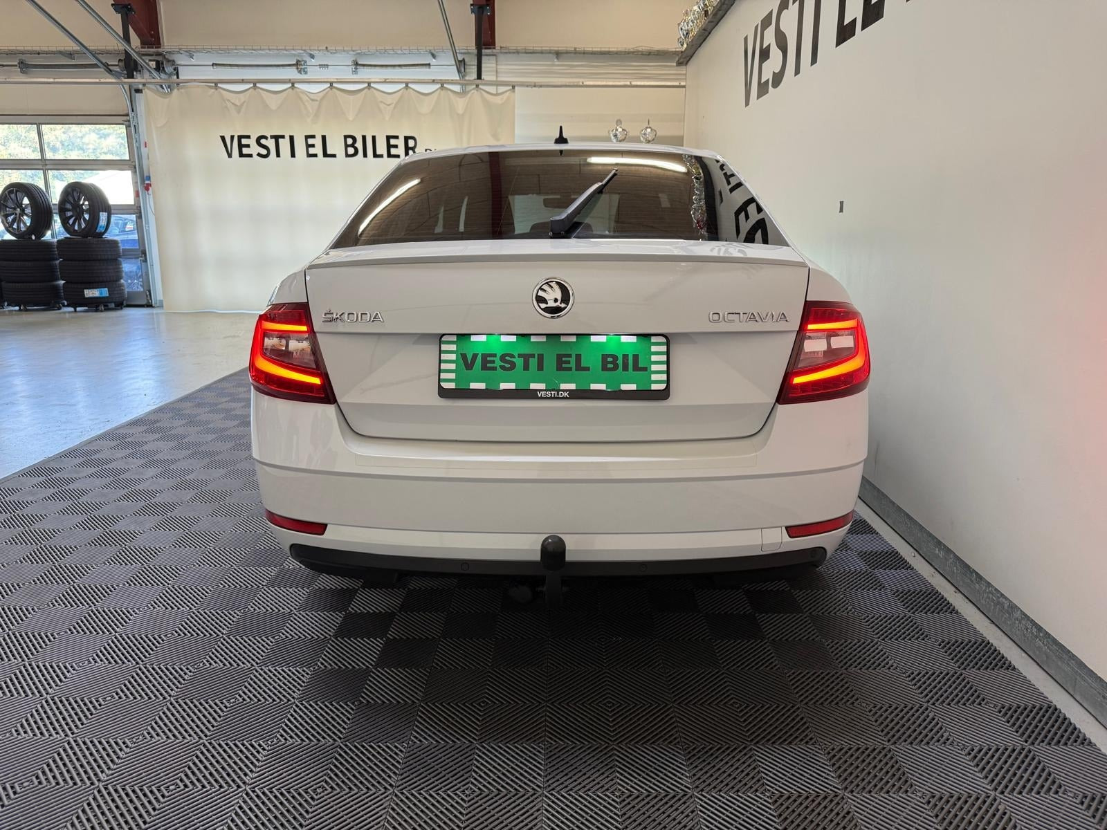 Hvid Skoda Octavia fra 2019