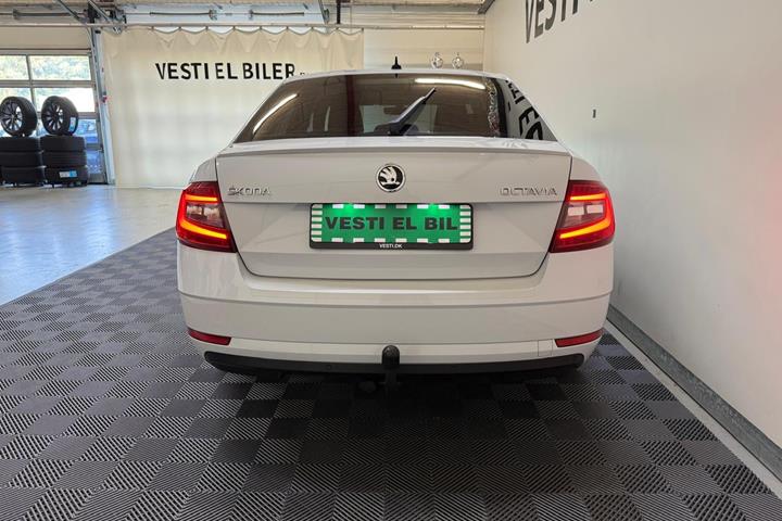 Hvid Skoda Octavia fra 2019