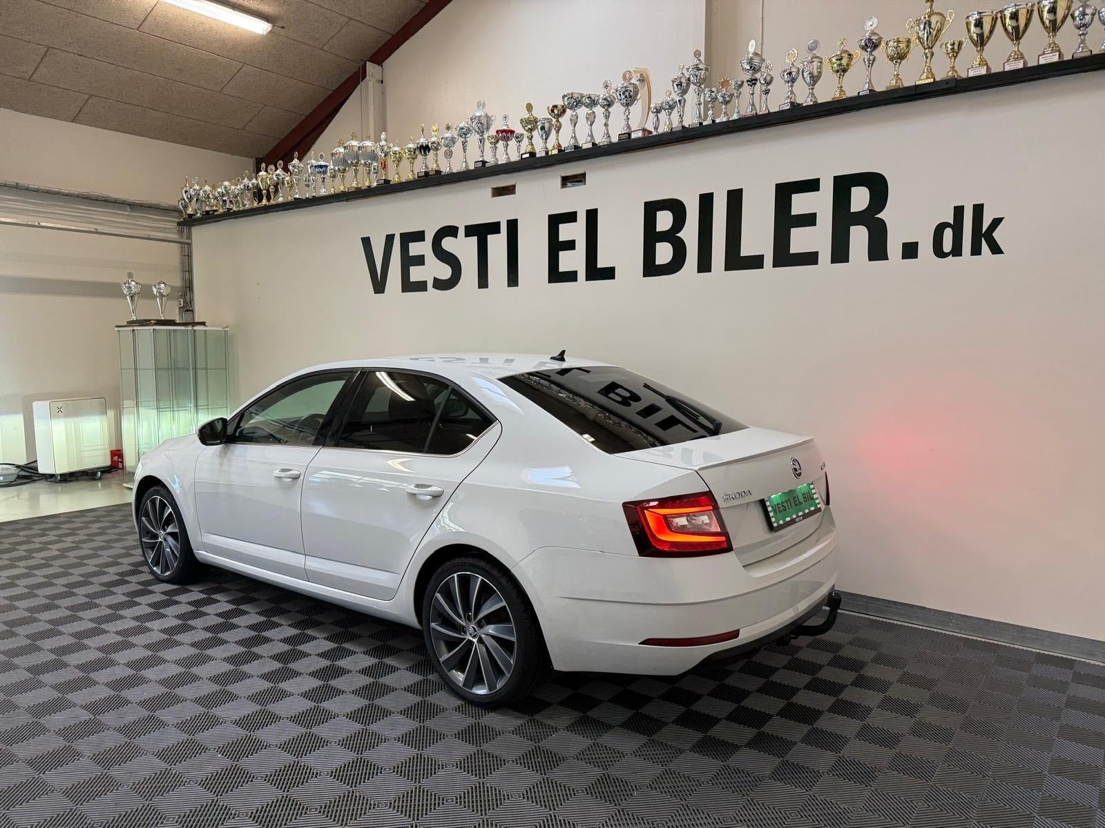 Hvid Skoda Octavia fra 2019
