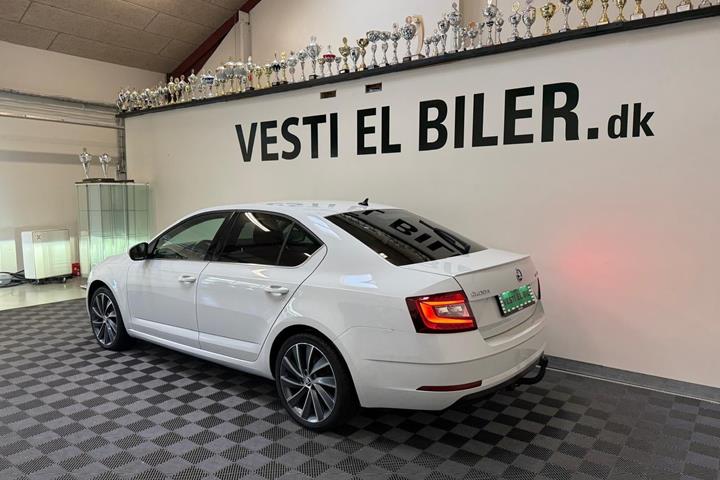 Hvid Skoda Octavia fra 2019