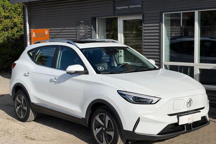Hvid MG ZS fra 2024 set udefra