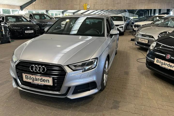 Grå Audi A3 fra 2019