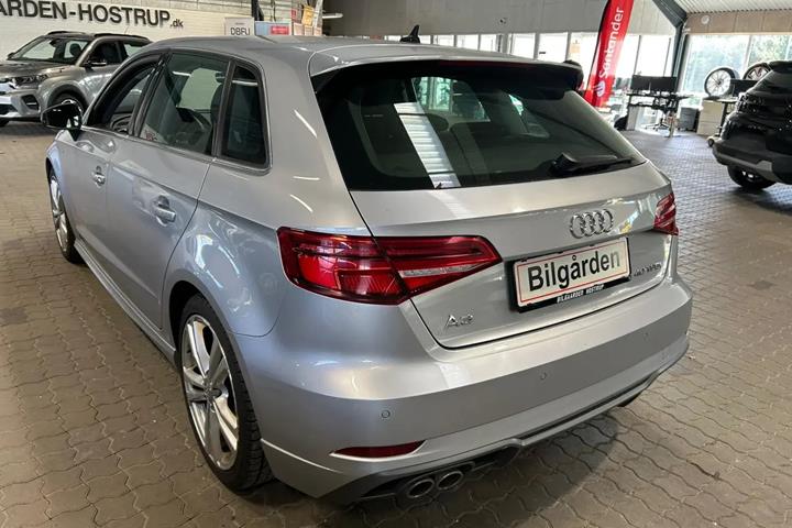 Grå Audi A3 fra 2019