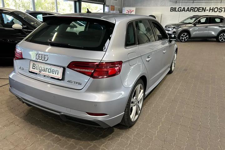 Grå Audi A3 fra 2019