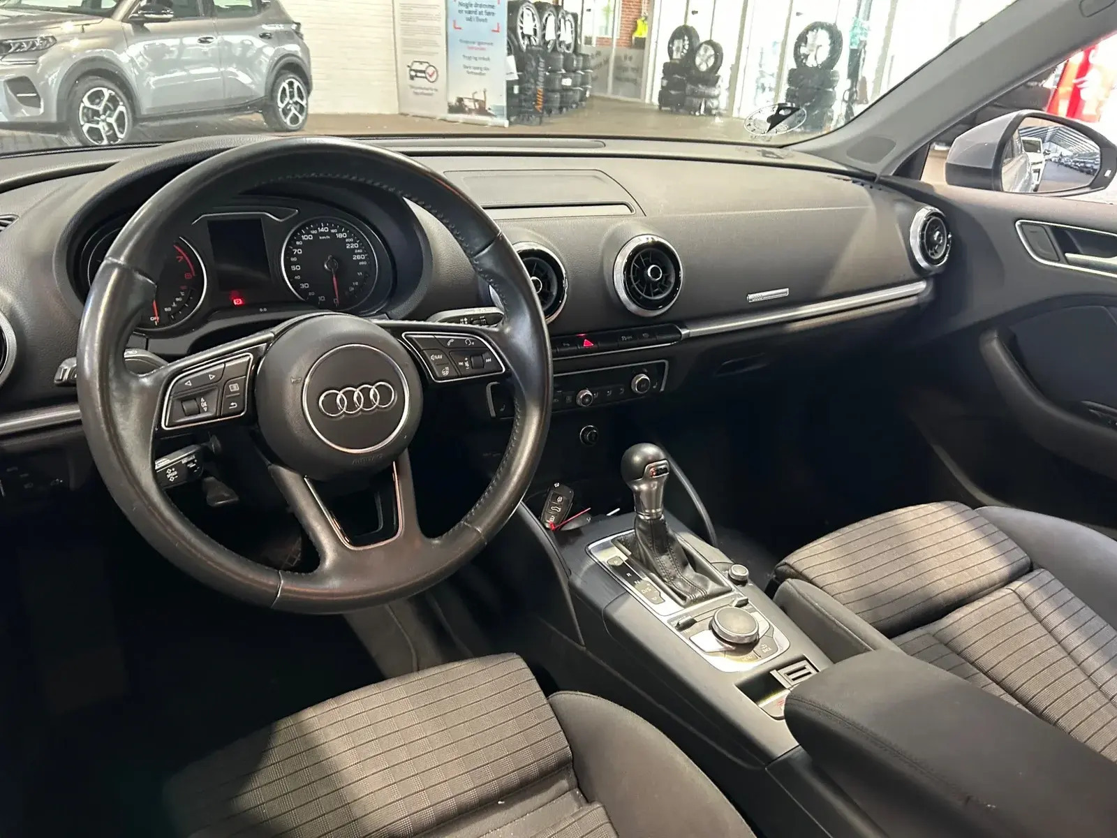 Grå Audi A3 fra 2019