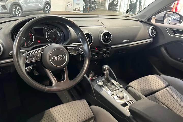 Grå Audi A3 fra 2019
