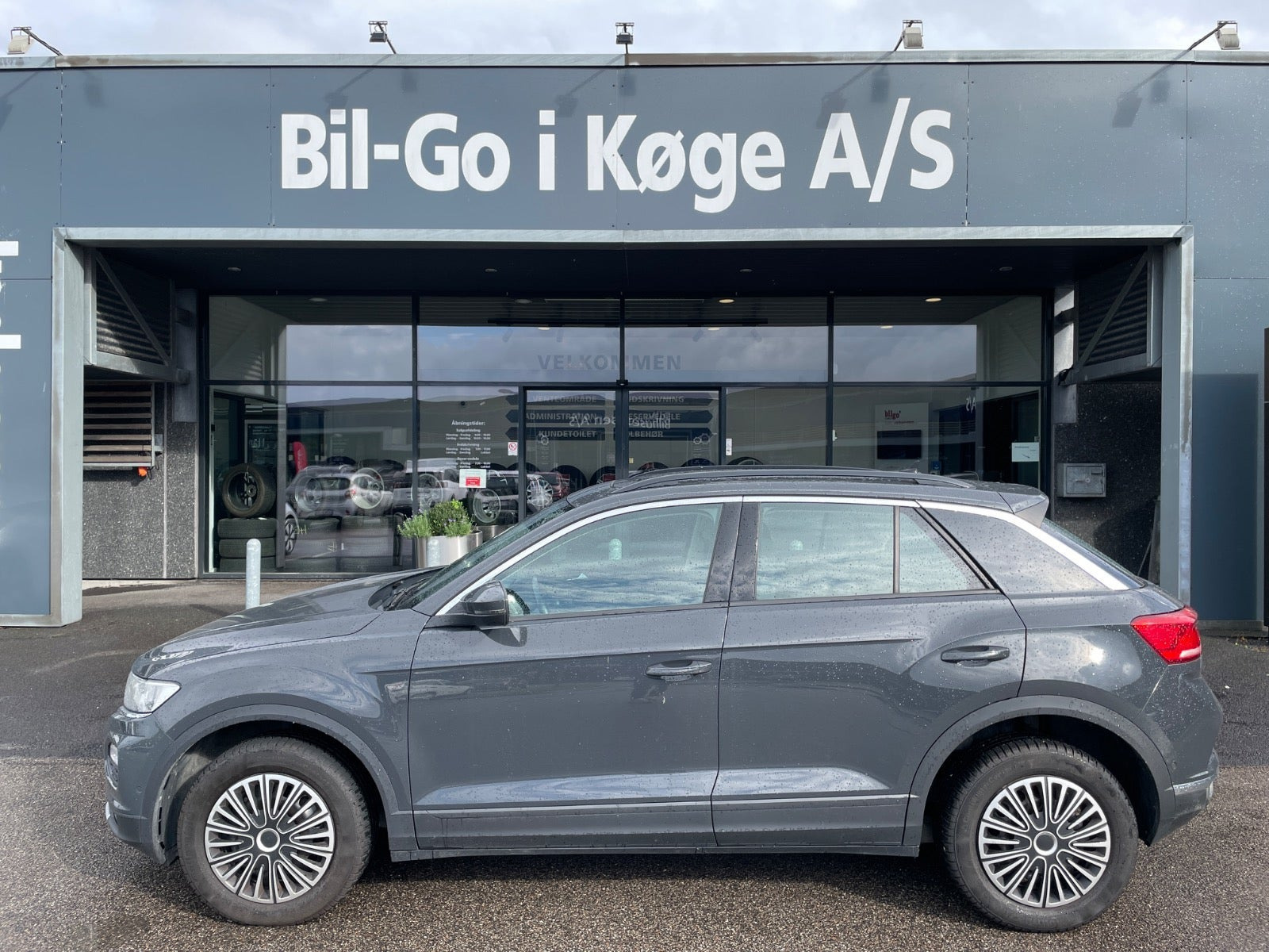 Grå VW T-Roc fra 2019
