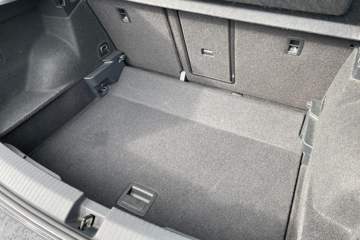 Grå VW T-Roc fra 2019