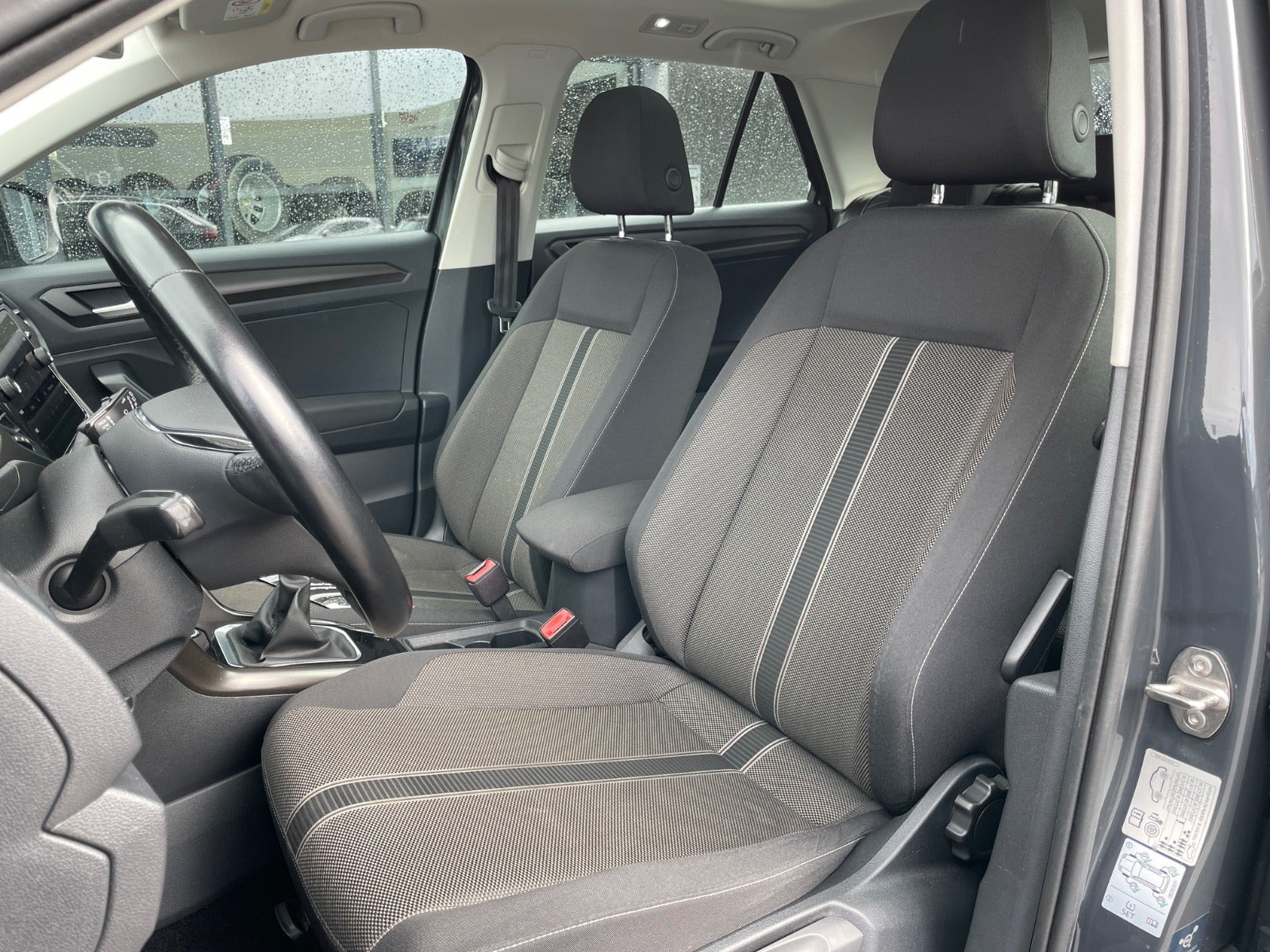 Grå VW T-Roc fra 2019