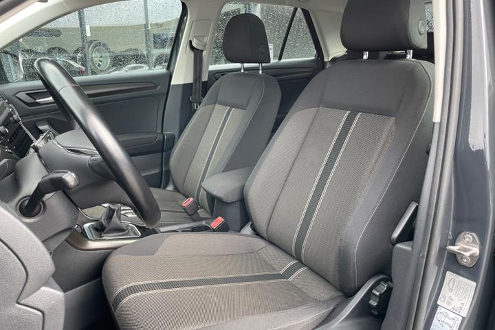 Grå VW T-Roc fra 2019