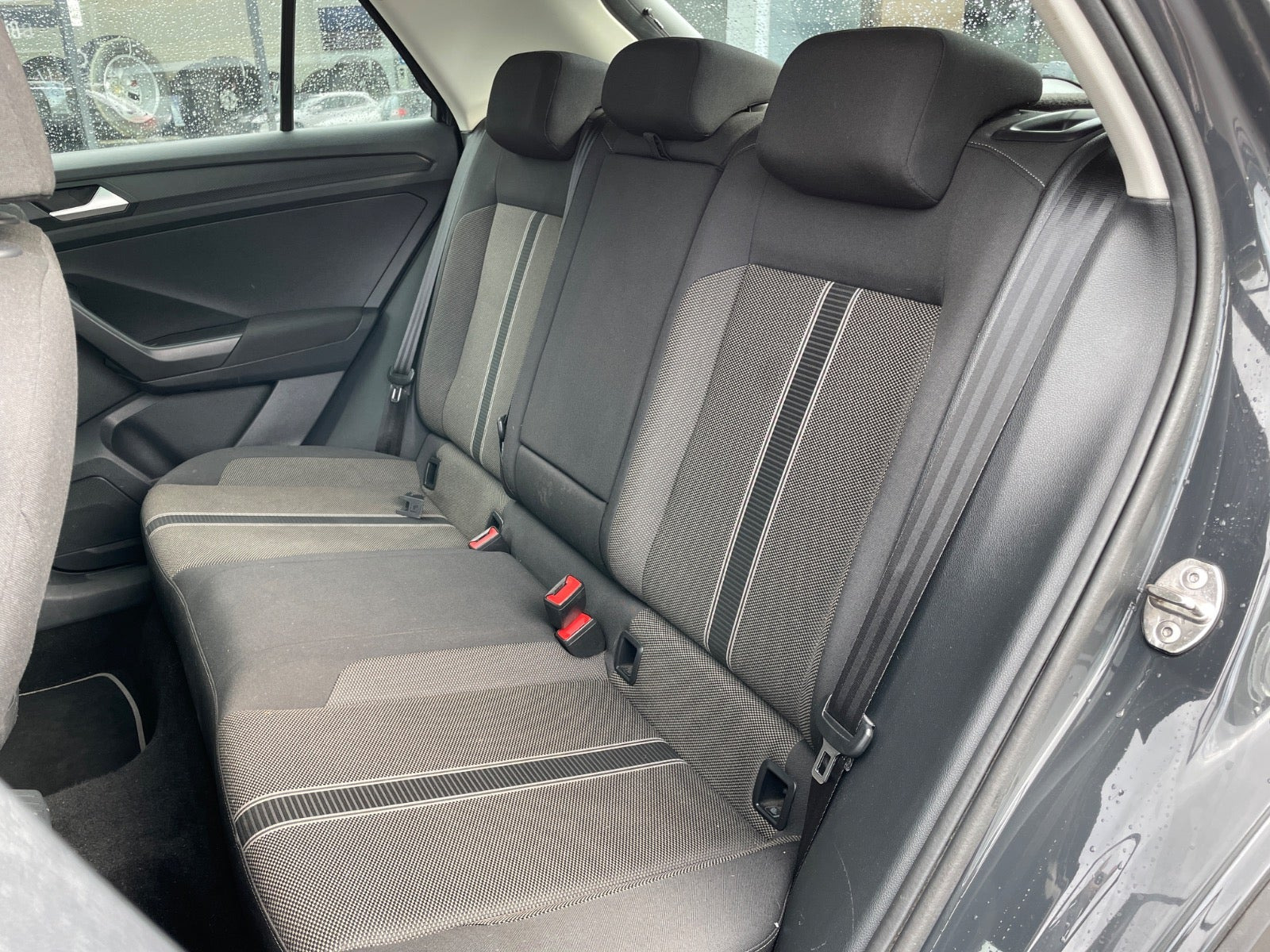 Grå VW T-Roc fra 2019
