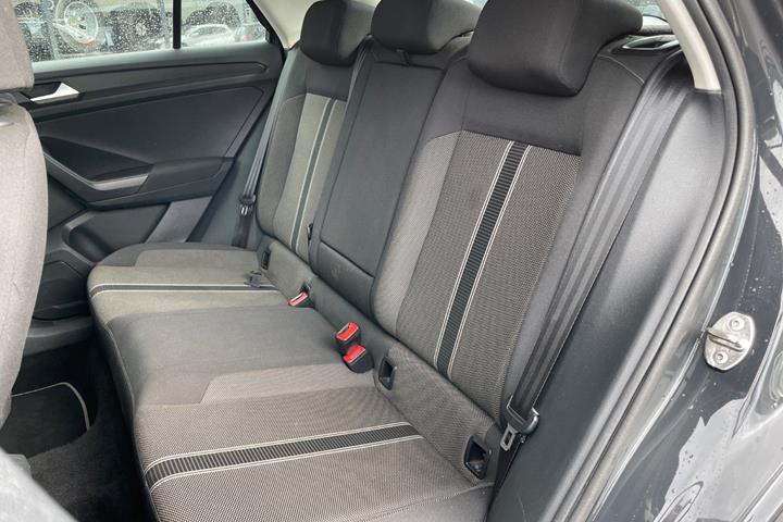 Grå VW T-Roc fra 2019