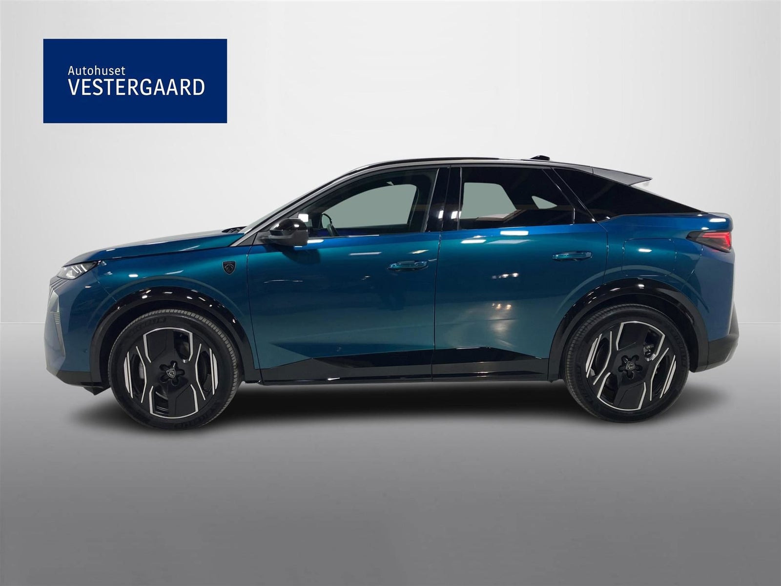 Blå Peugeot e-3008 fra 2024