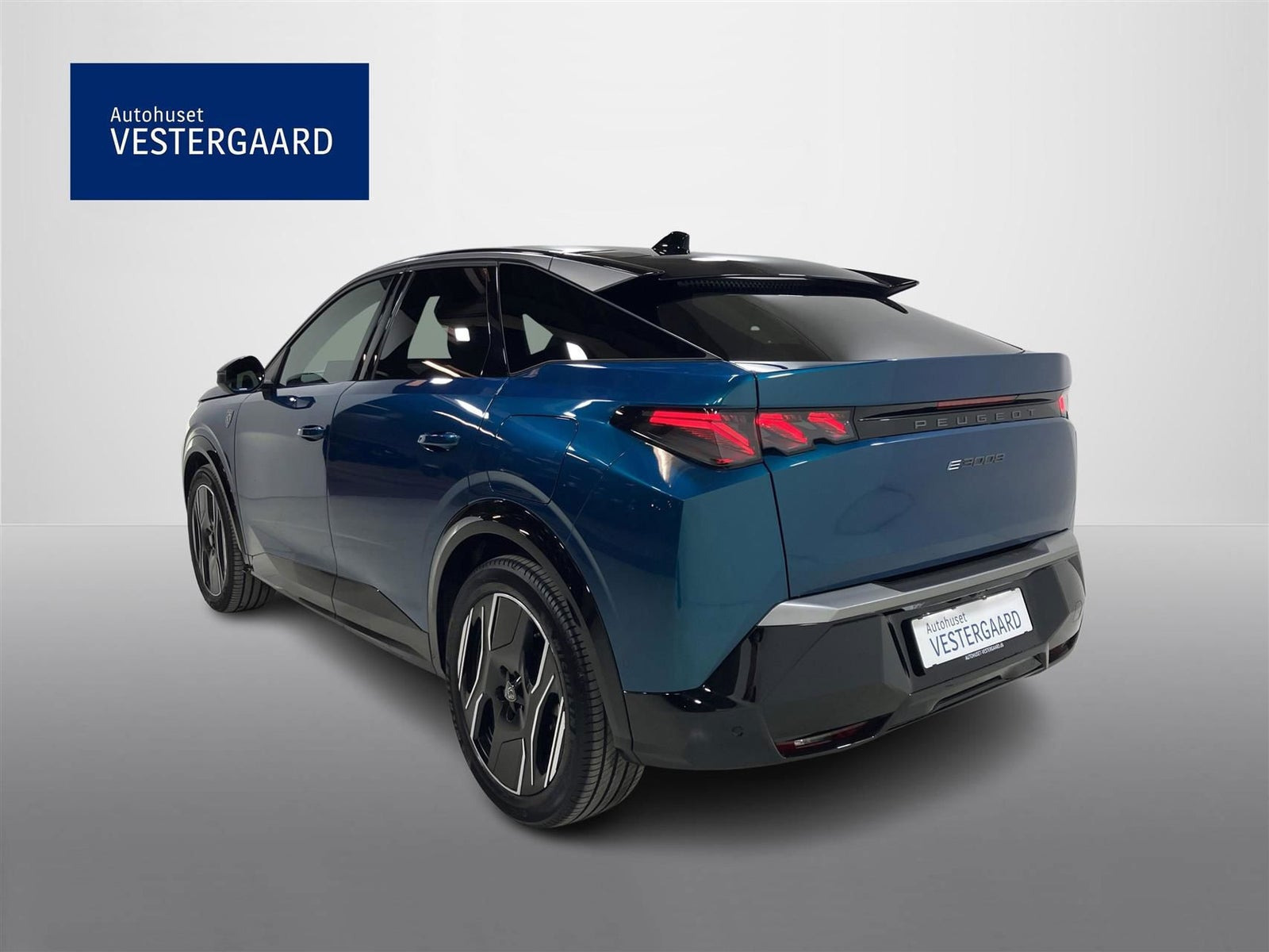 Blå Peugeot e-3008 fra 2024
