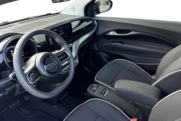 Sort Fiat 500e fra 2024
