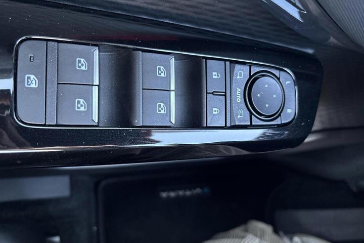Grå Suzuki eVitara fra 2026