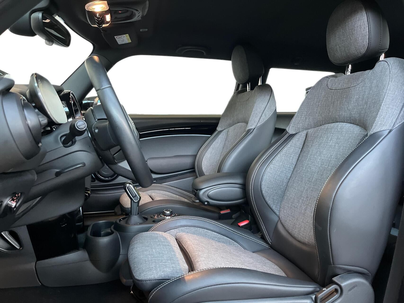 Hvid Mini Cooper fra 2022