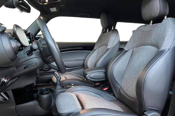 Hvid Mini Cooper fra 2022