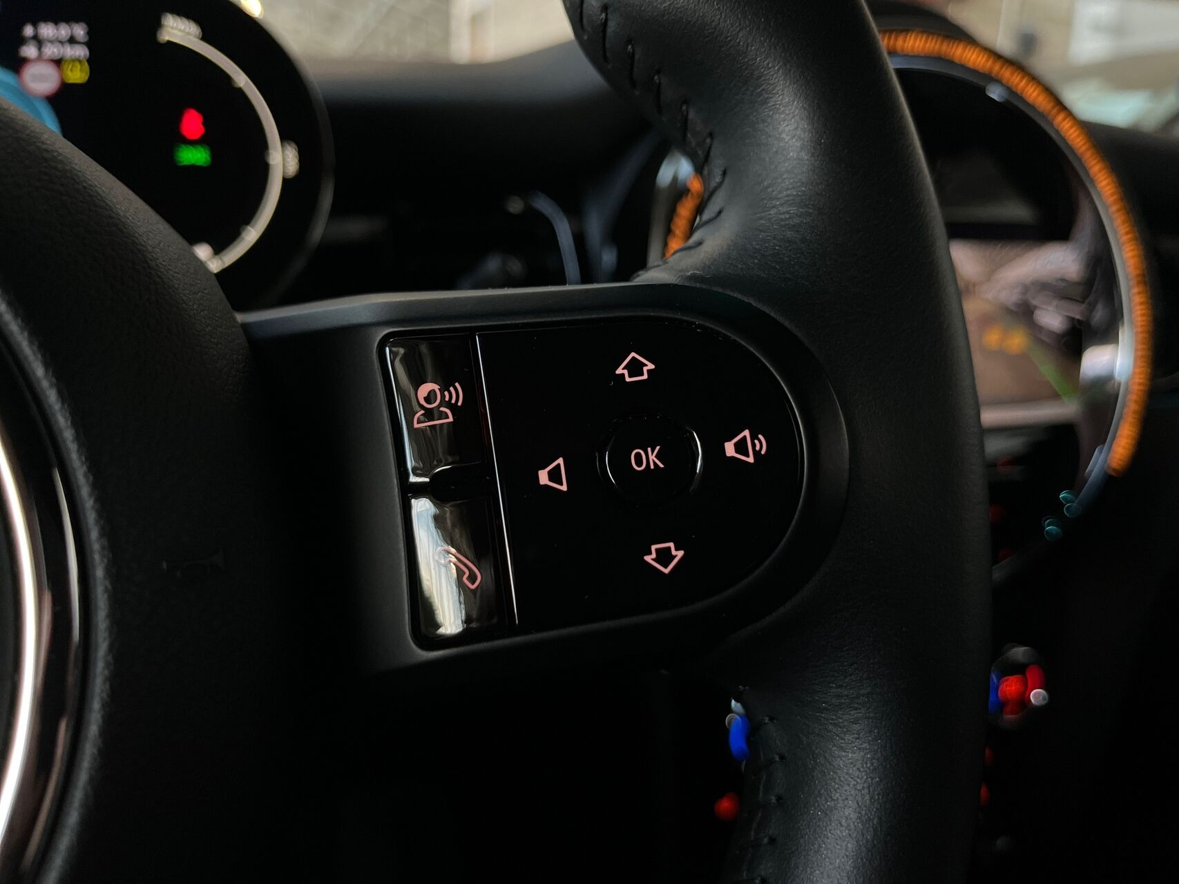 Hvid Mini Cooper fra 2022