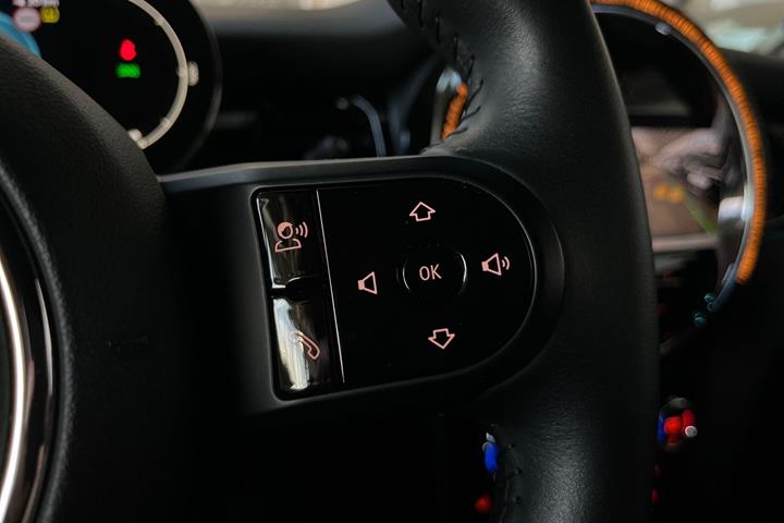 Hvid Mini Cooper fra 2022