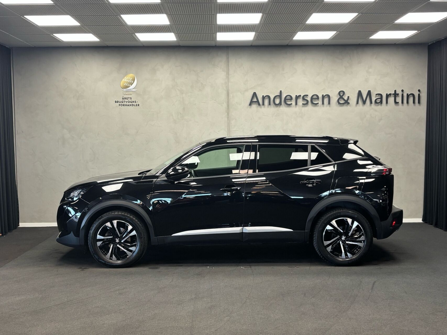 Sort Peugeot 2008 fra 2022