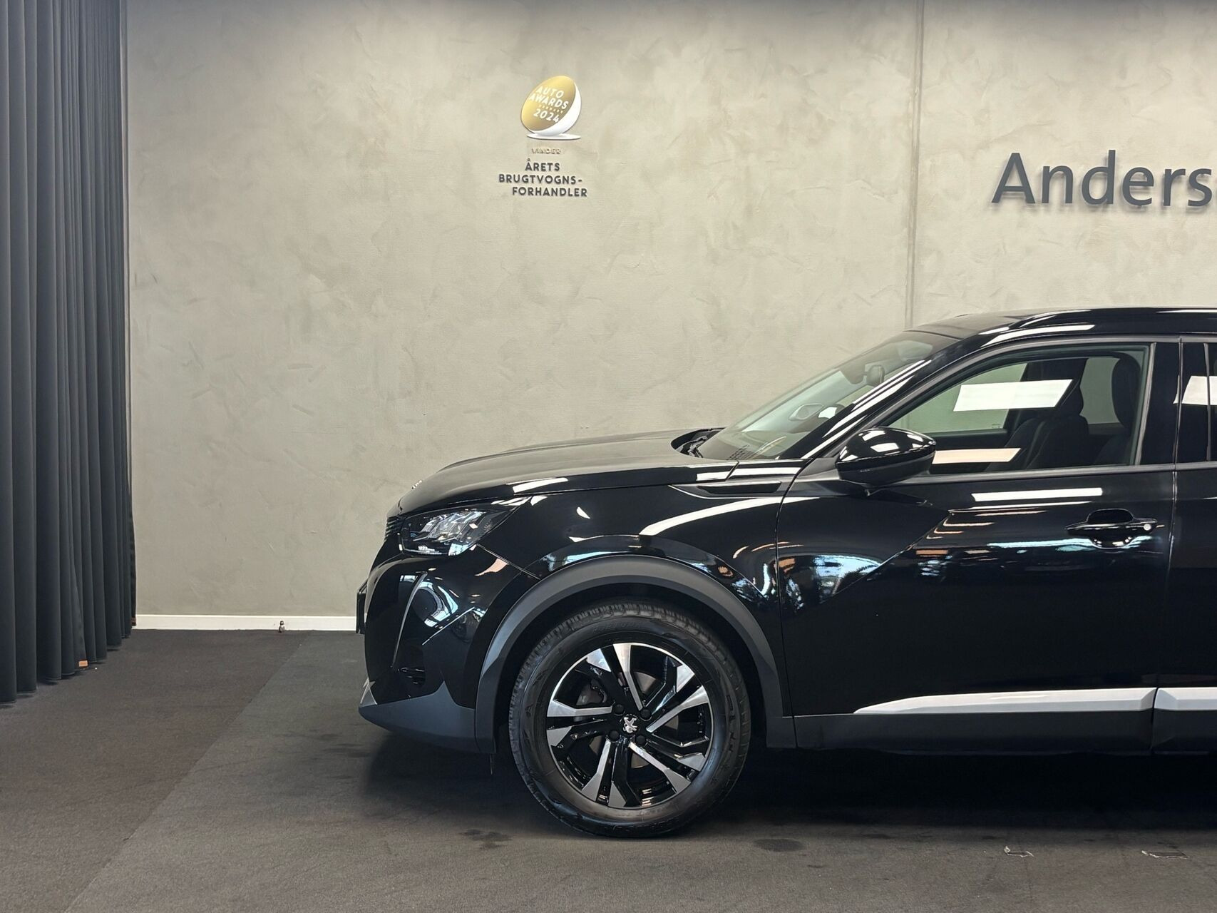 Sort Peugeot 2008 fra 2022